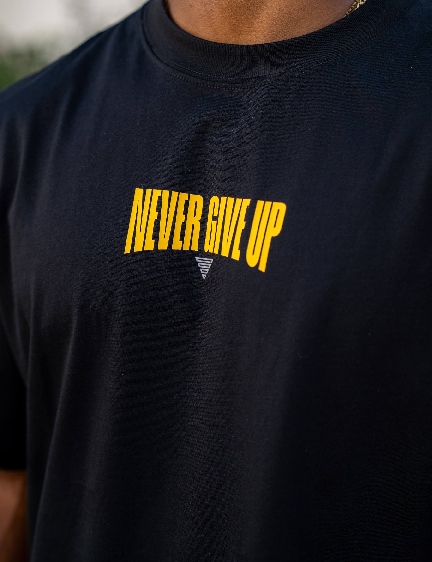 Maglietta Oversize Never Give Up (edizione limitata)