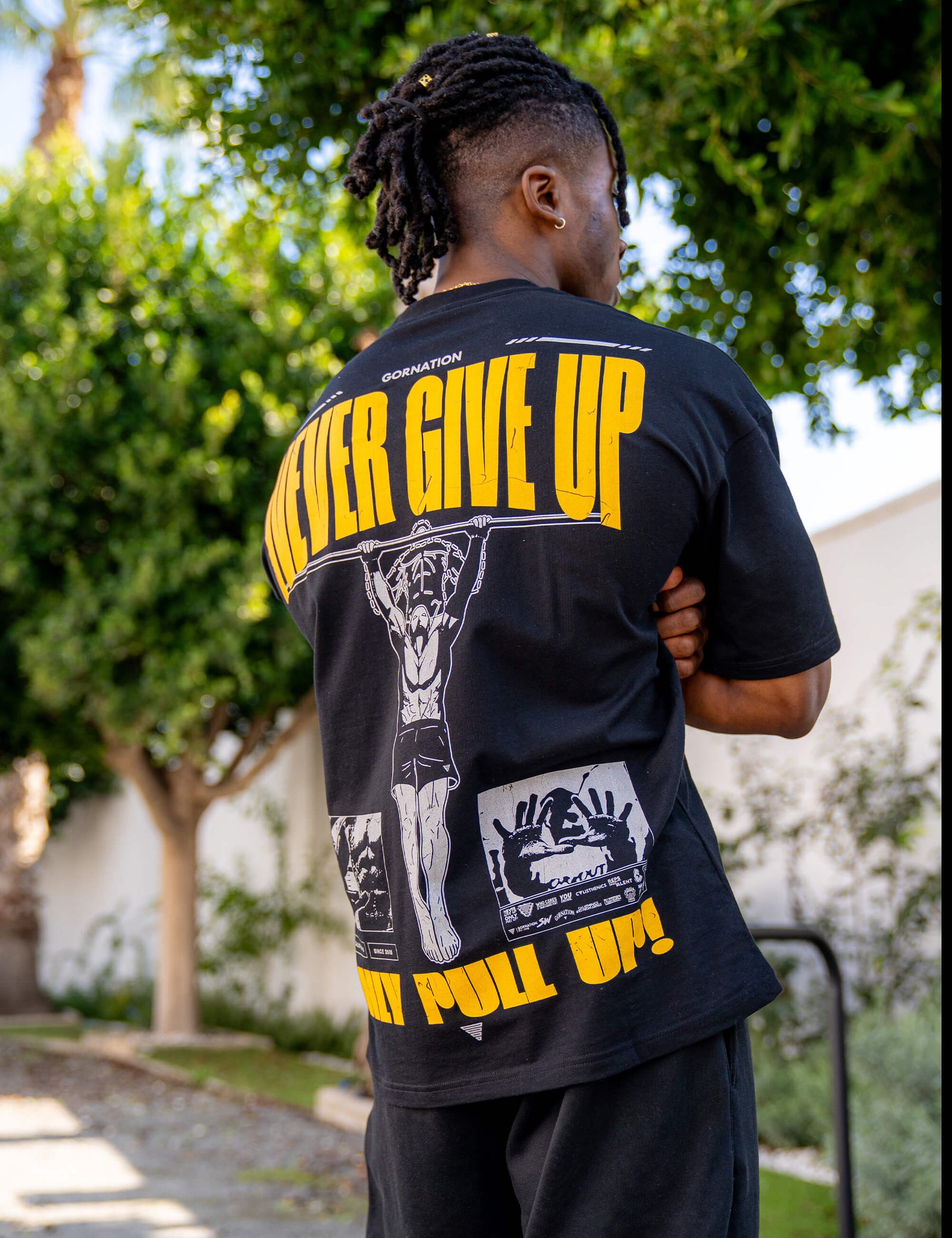 Maglietta Oversize Never Give Up (edizione limitata)
