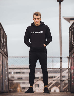 Calisthenics Athlet Julian Pagel im GORNATION Calisthenics Hoodie Herren